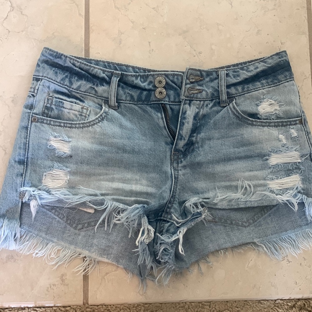 mid rise Tilly’s jean shorts size 1 (0)